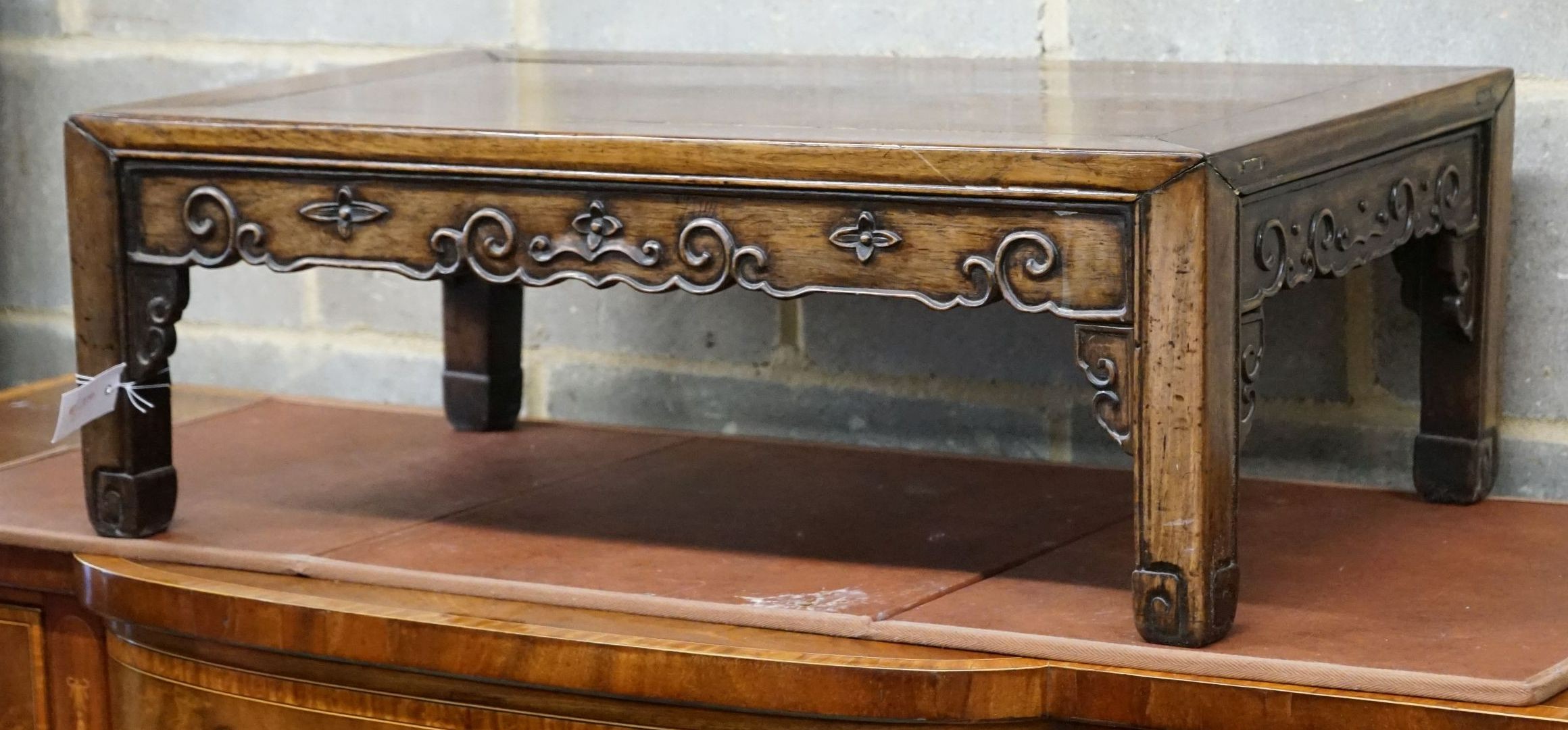 A Chinese rectangular hongmu low table, width 80cm, depth 45cm, height 27cm